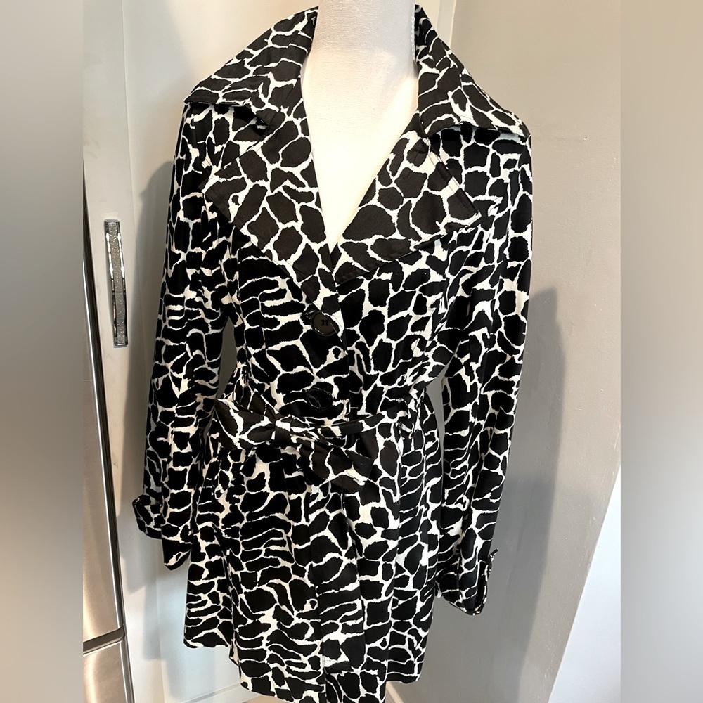 ANTHROPOLOGIE Luii Giraffe print belted light jacket. Size LP( petite large)